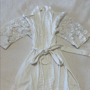 Flora Nikrooz White Robe with Delicate Lace